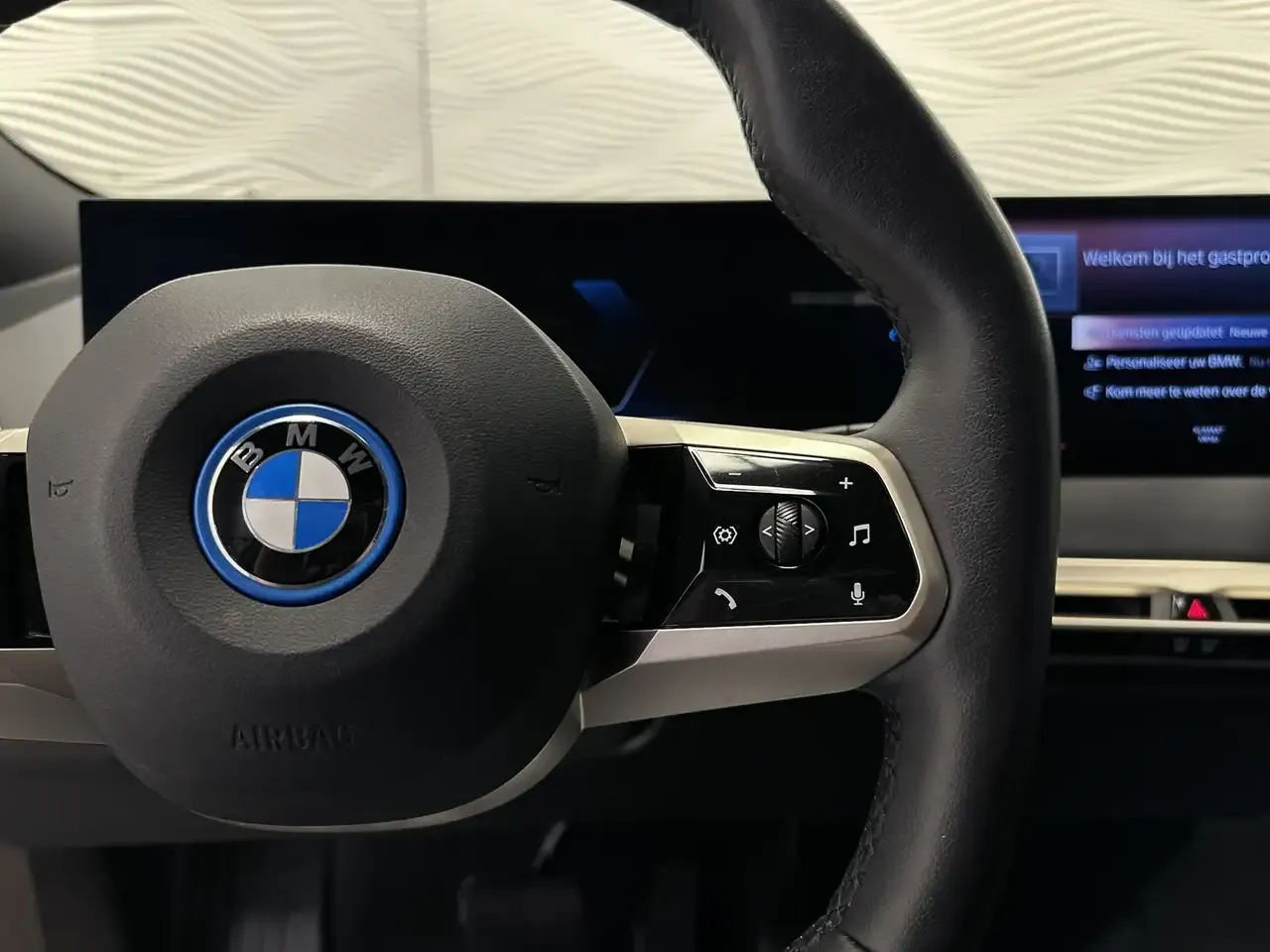 BMW iX - 28