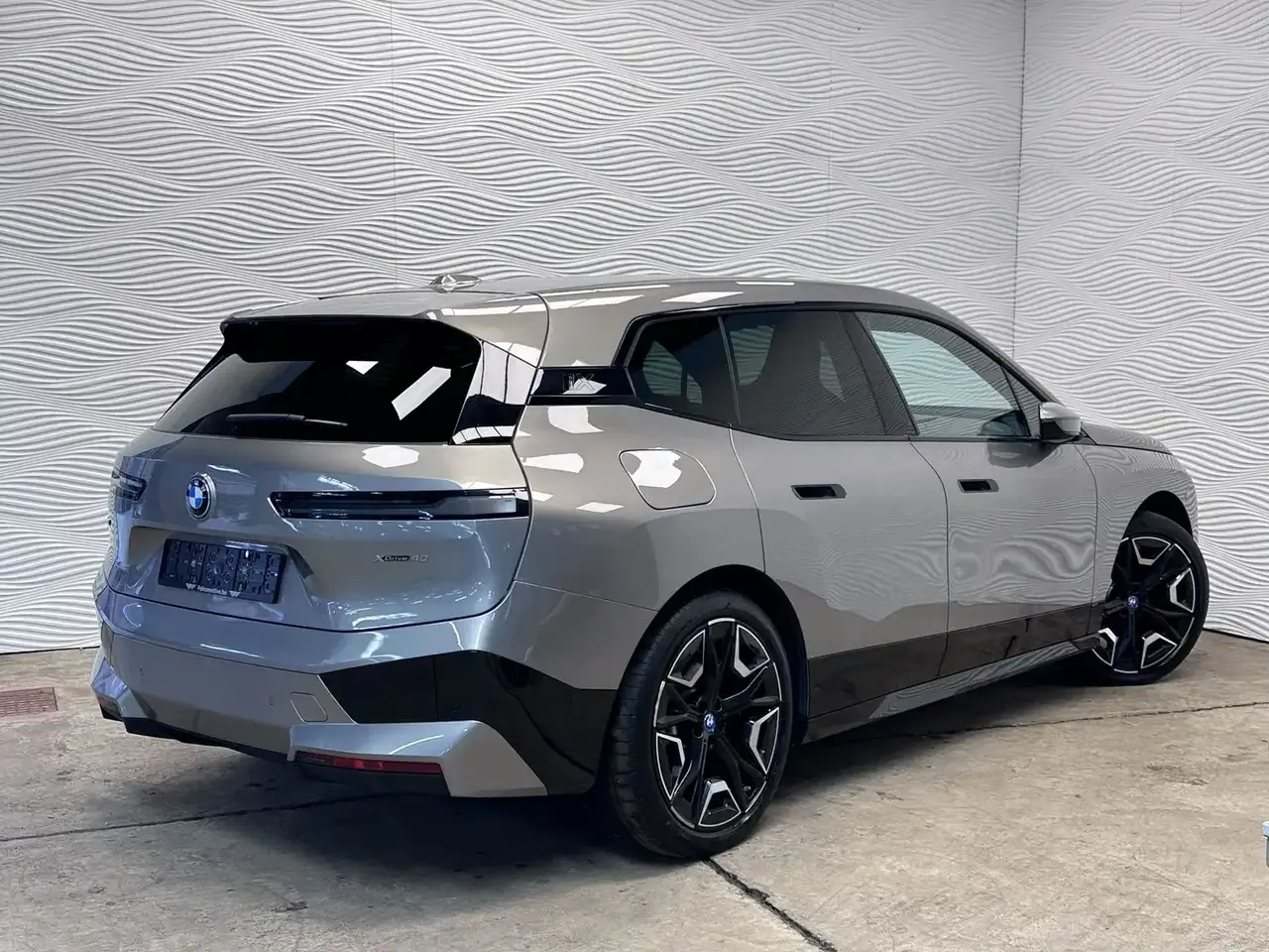 BMW iX - 10