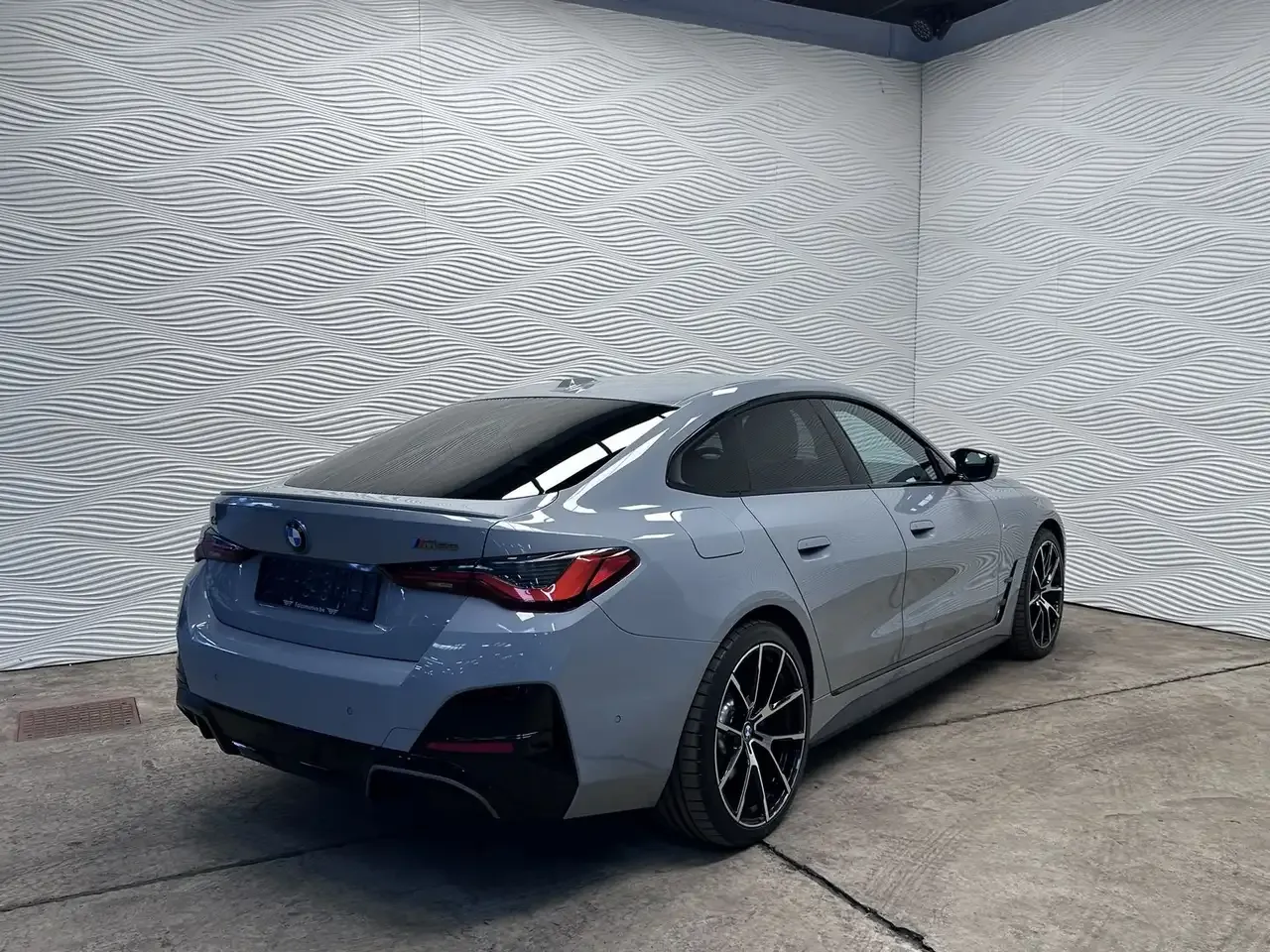 BMW i4 - 14