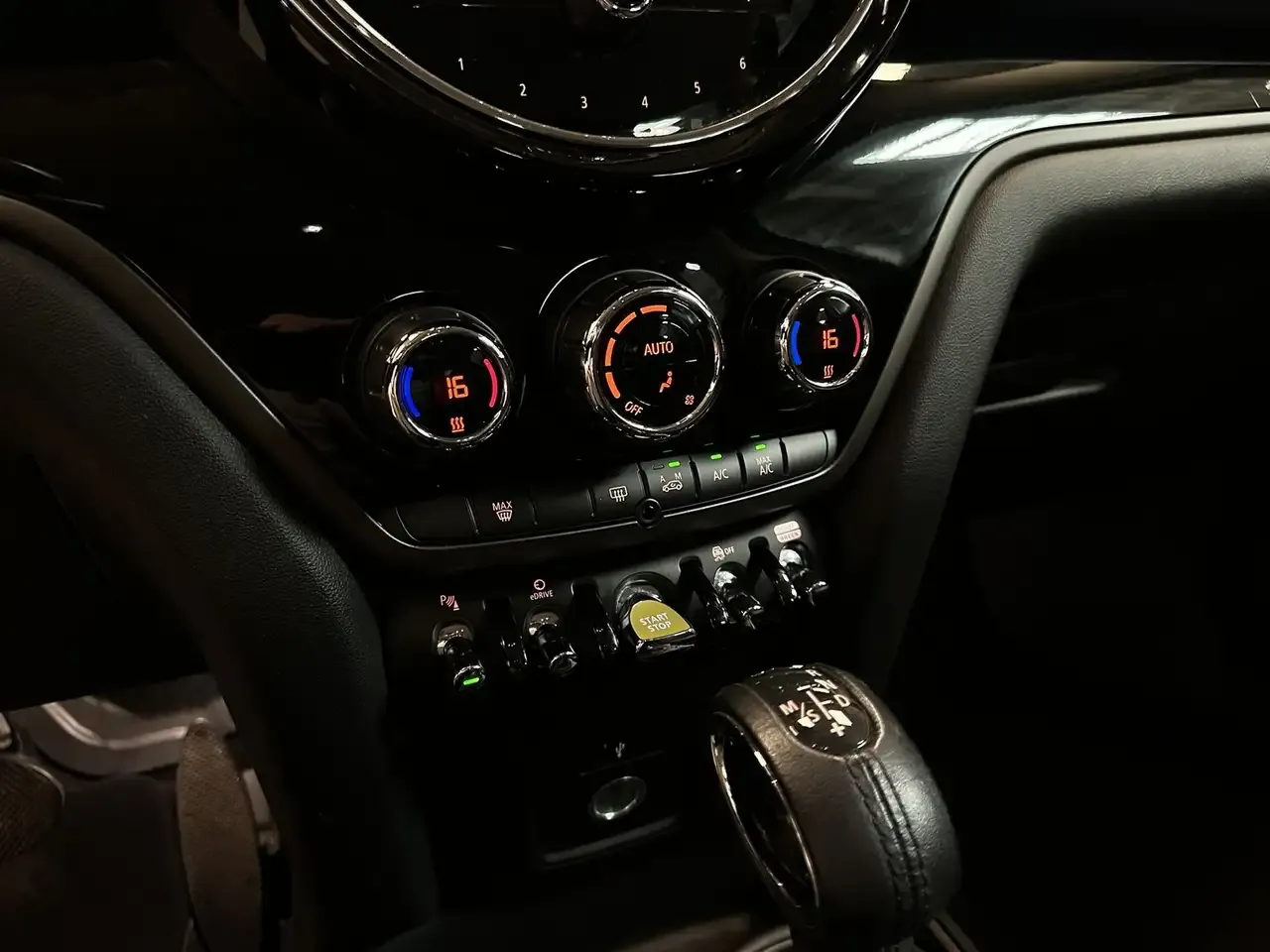 MINI Cooper SE Countryman - 23