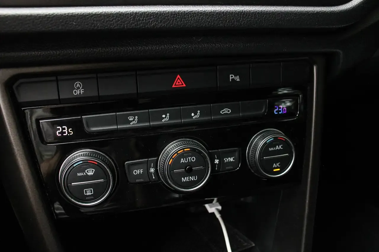 Volkswagen T-Roc - 15