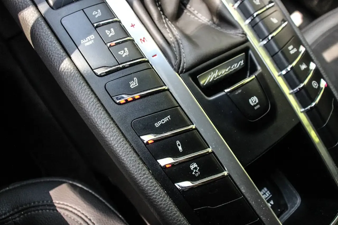 Porsche Macan - 16