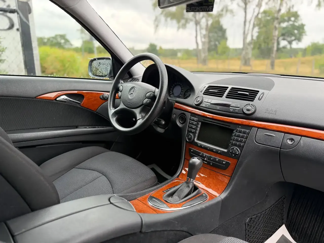 Mercedes-Benz E 200 - 16