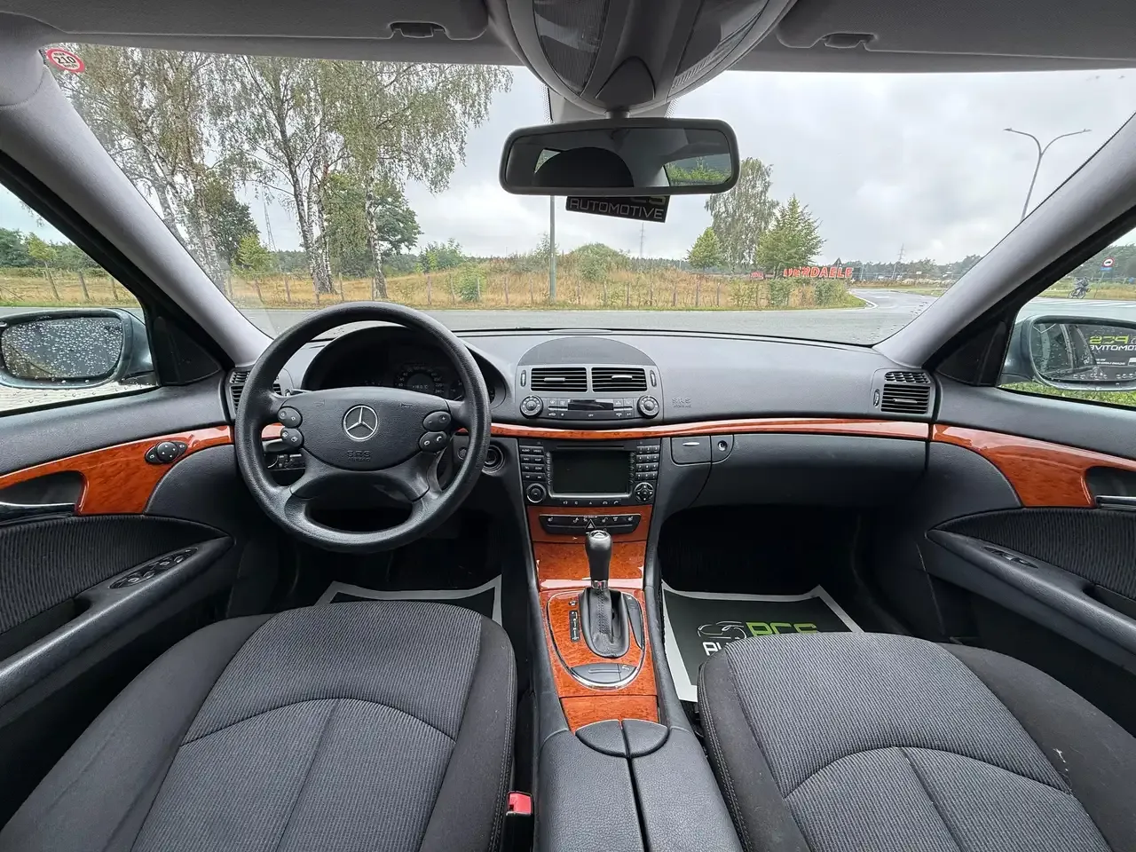 Mercedes-Benz E 200 - 24
