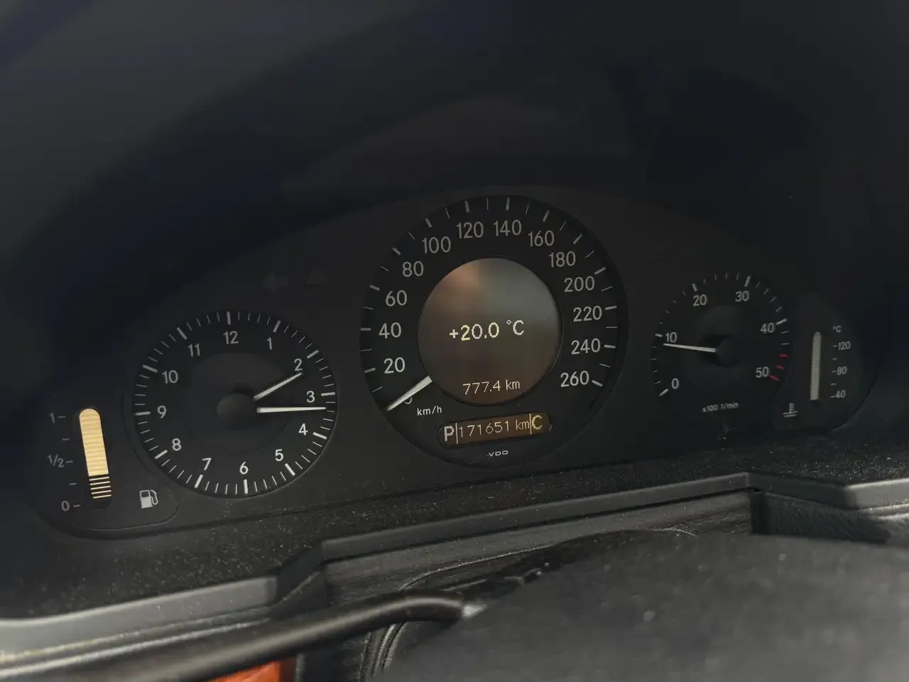 Mercedes-Benz E 200 - 36