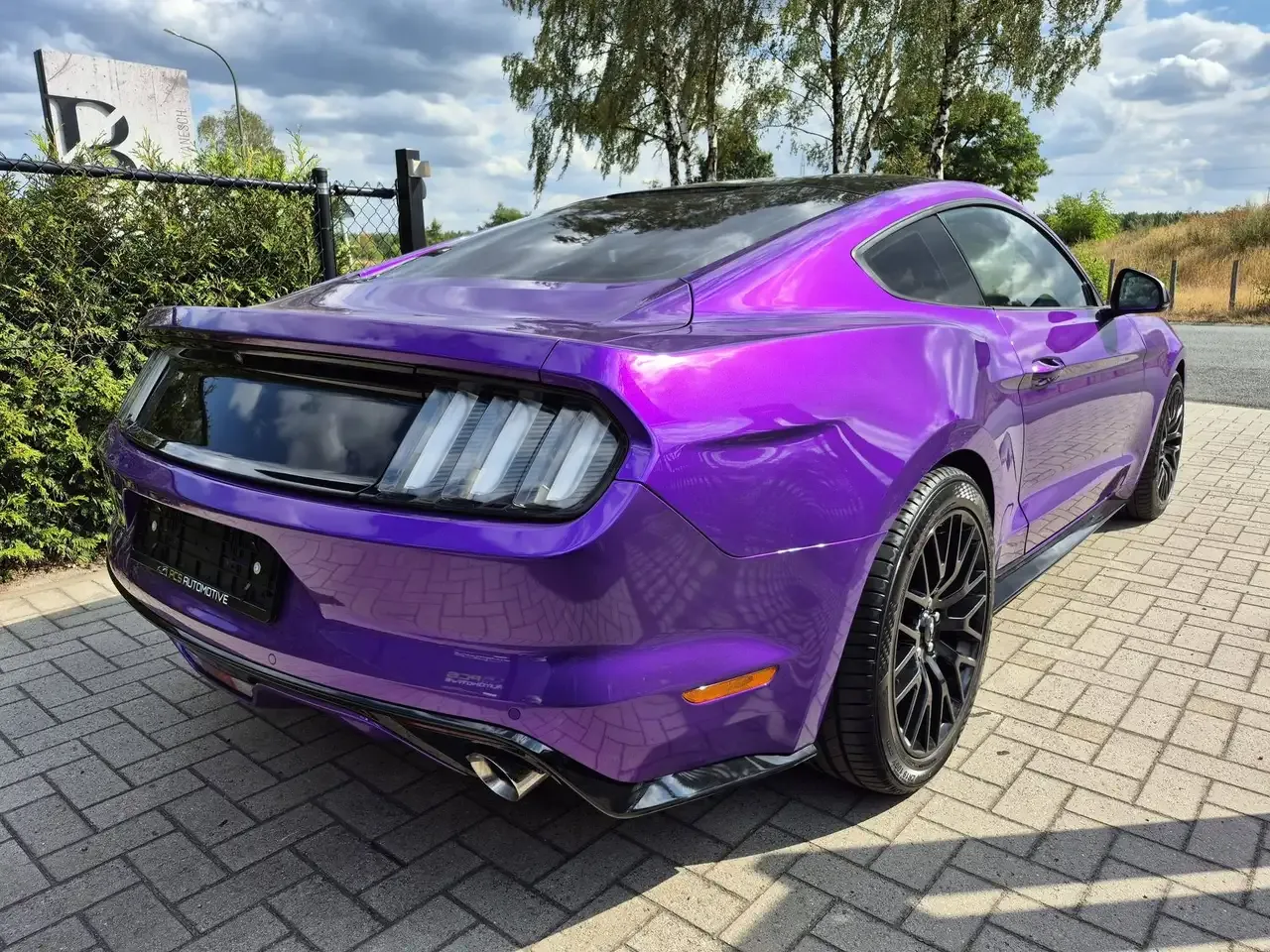 Ford Mustang - 4