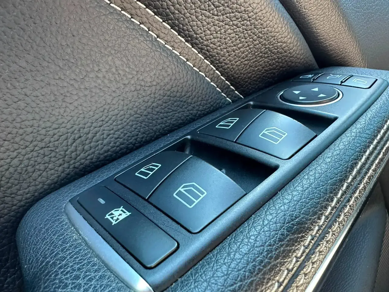 Mercedes-Benz CLA 180 - 30
