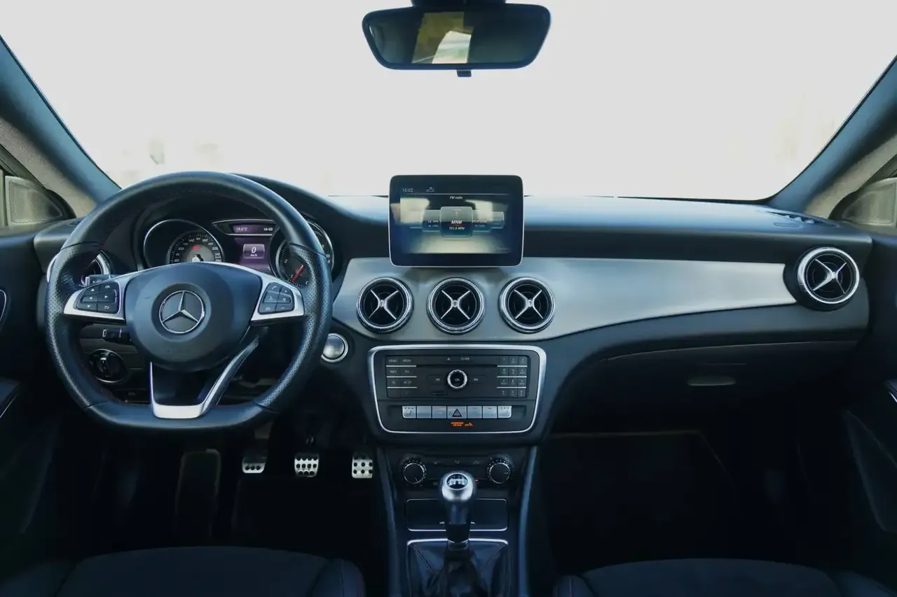 Mercedes-Benz CLA 200 - 38