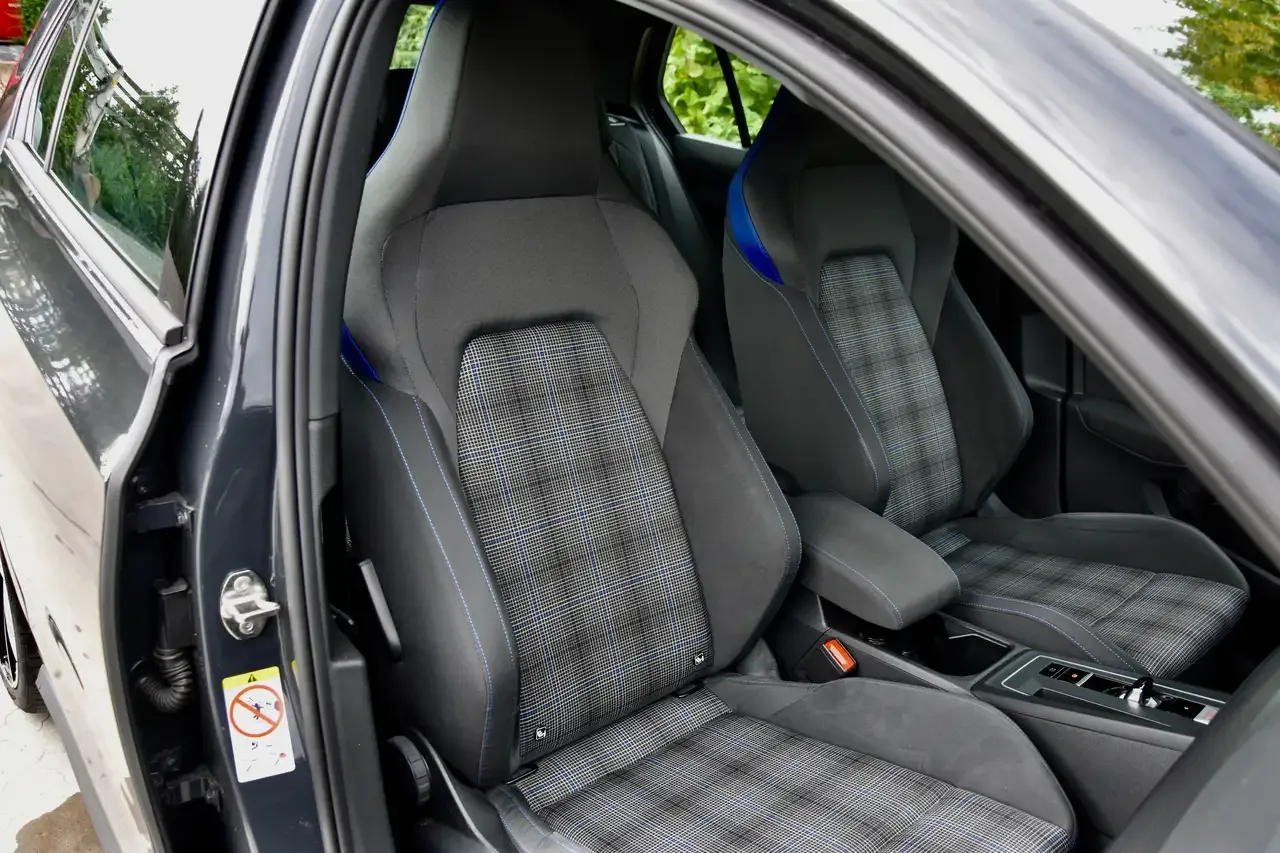Volkswagen Golf - 11