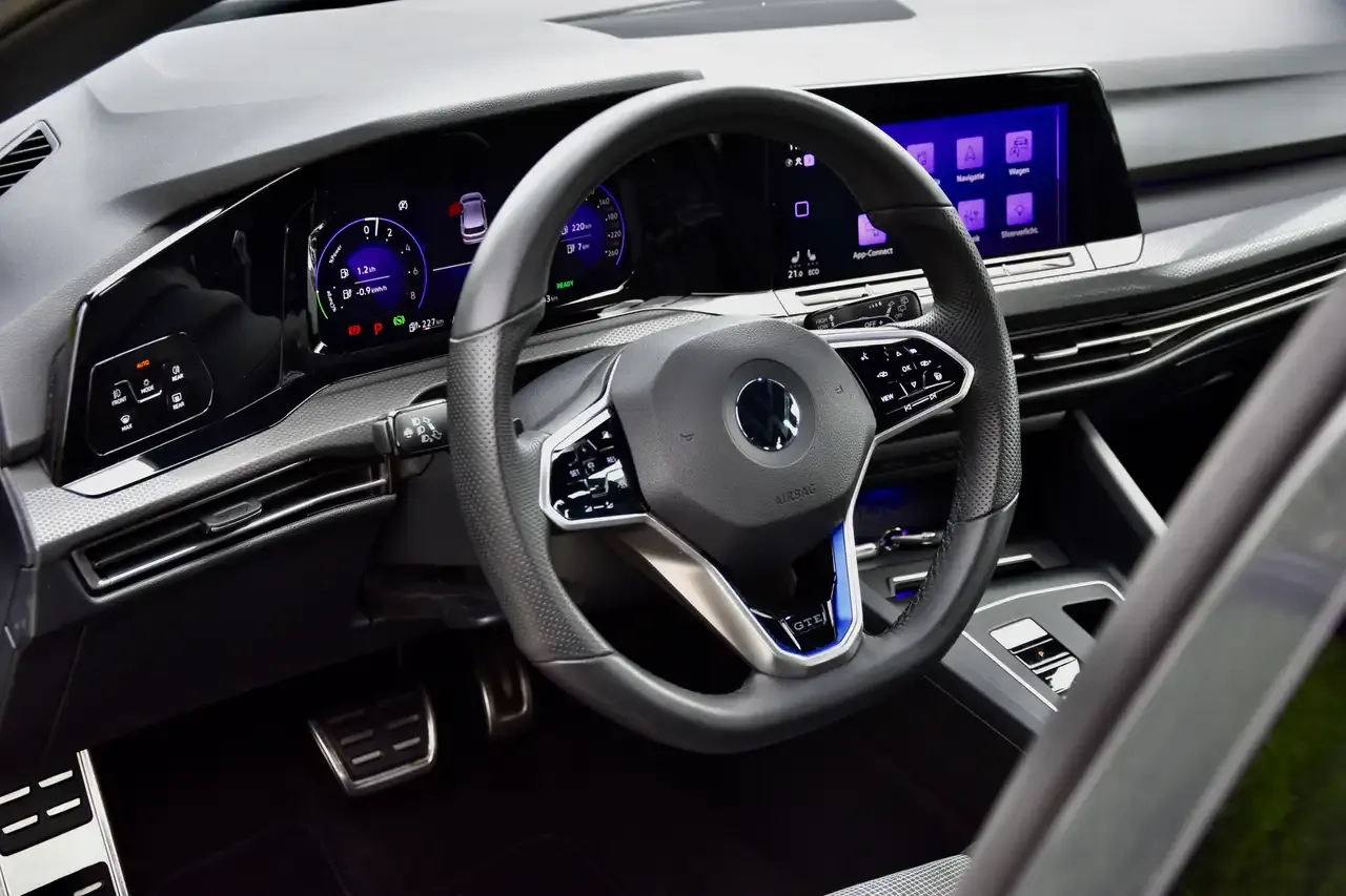 Volkswagen Golf - 10