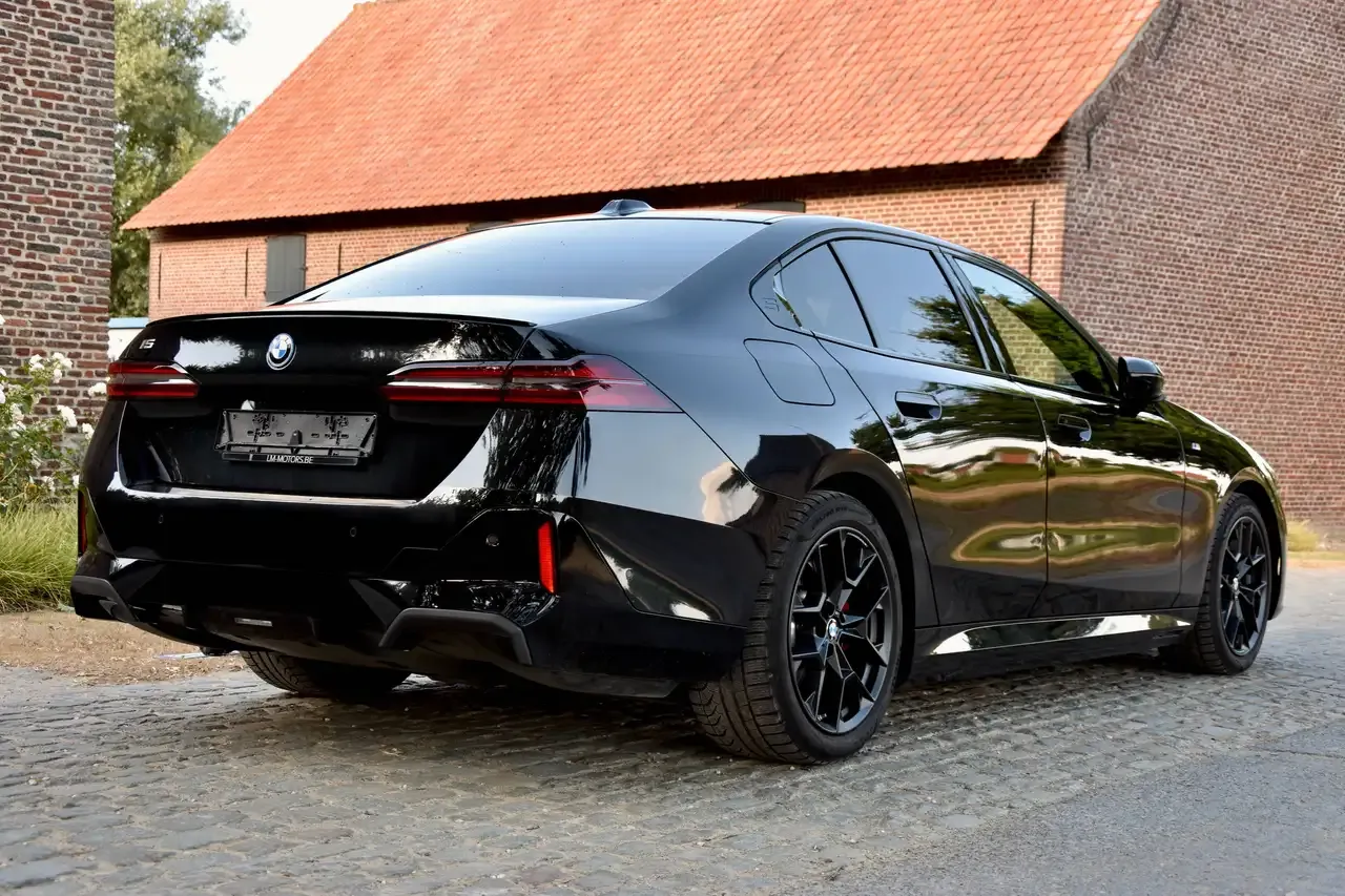 BMW i5 - 12
