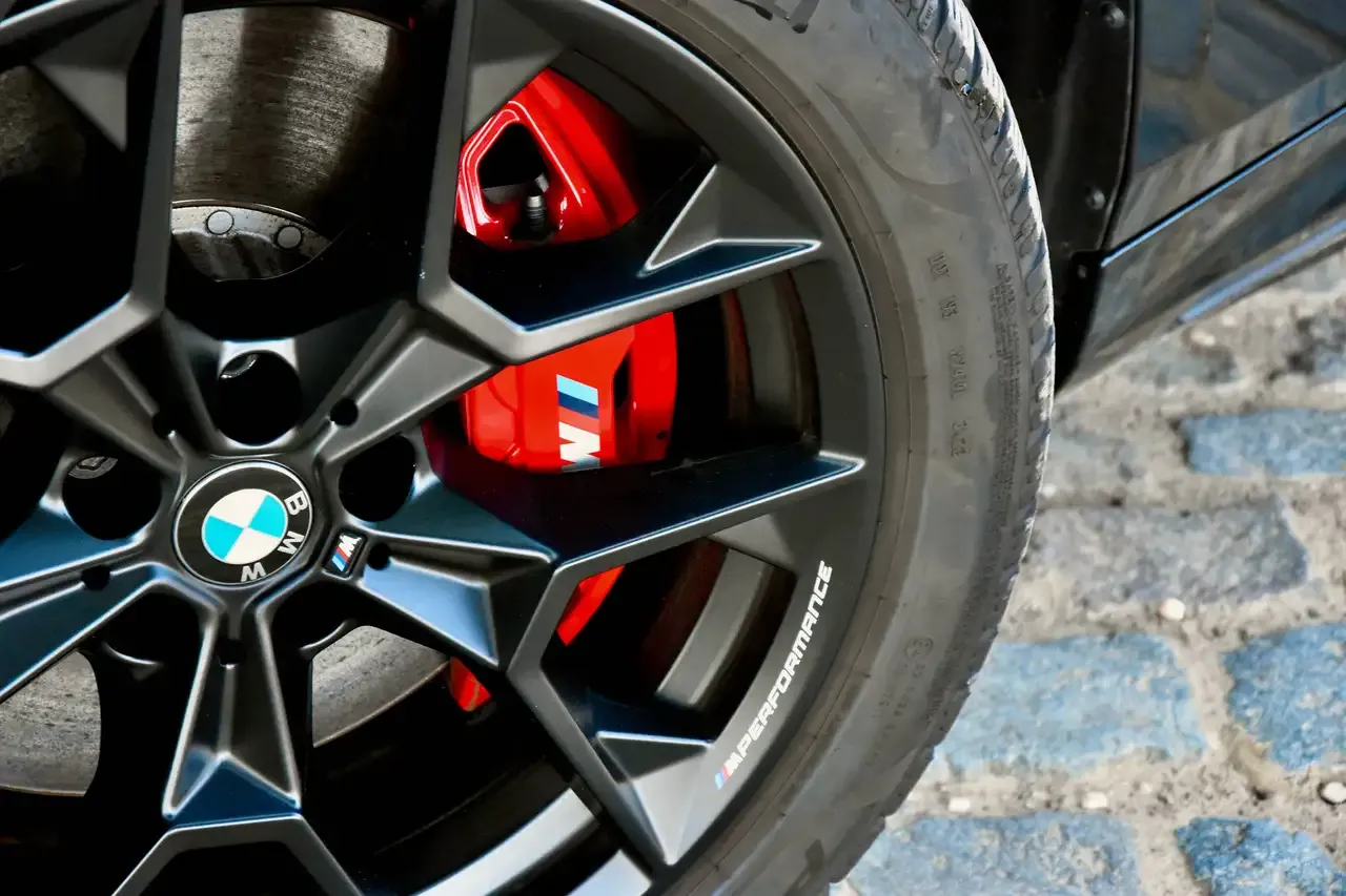 BMW i5 - 13