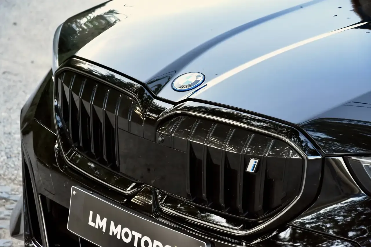 BMW i5 - 14