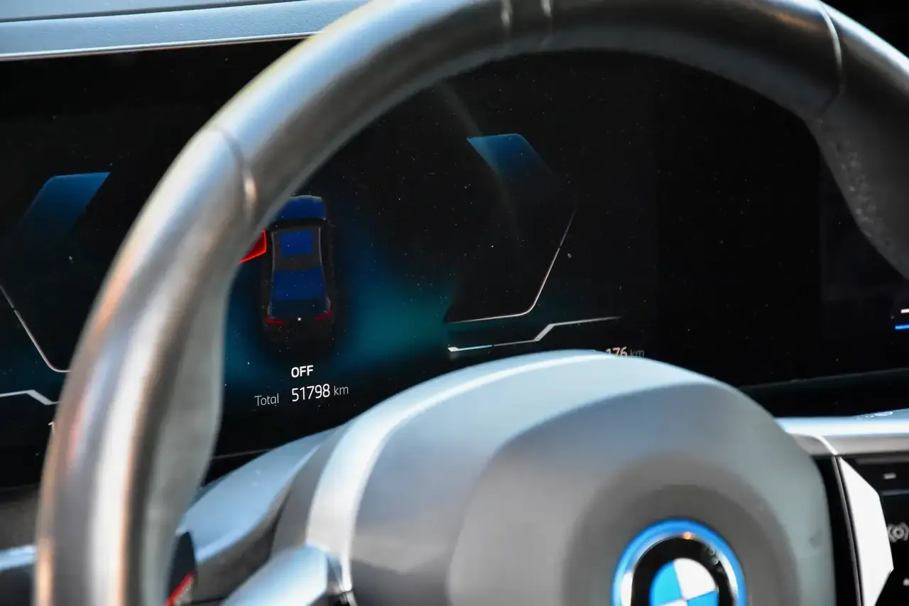 BMW i5 - 4