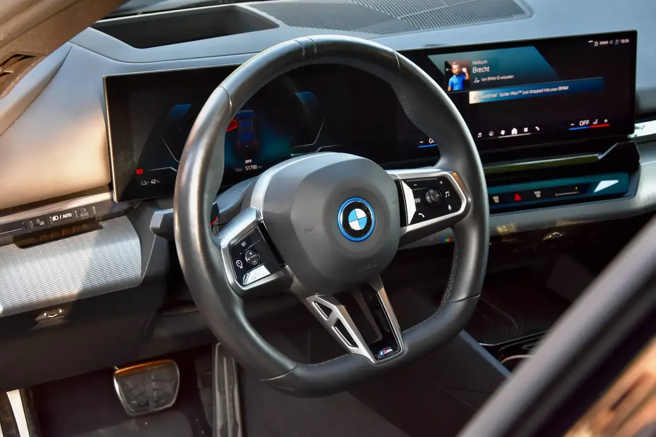 BMW i5 - 5