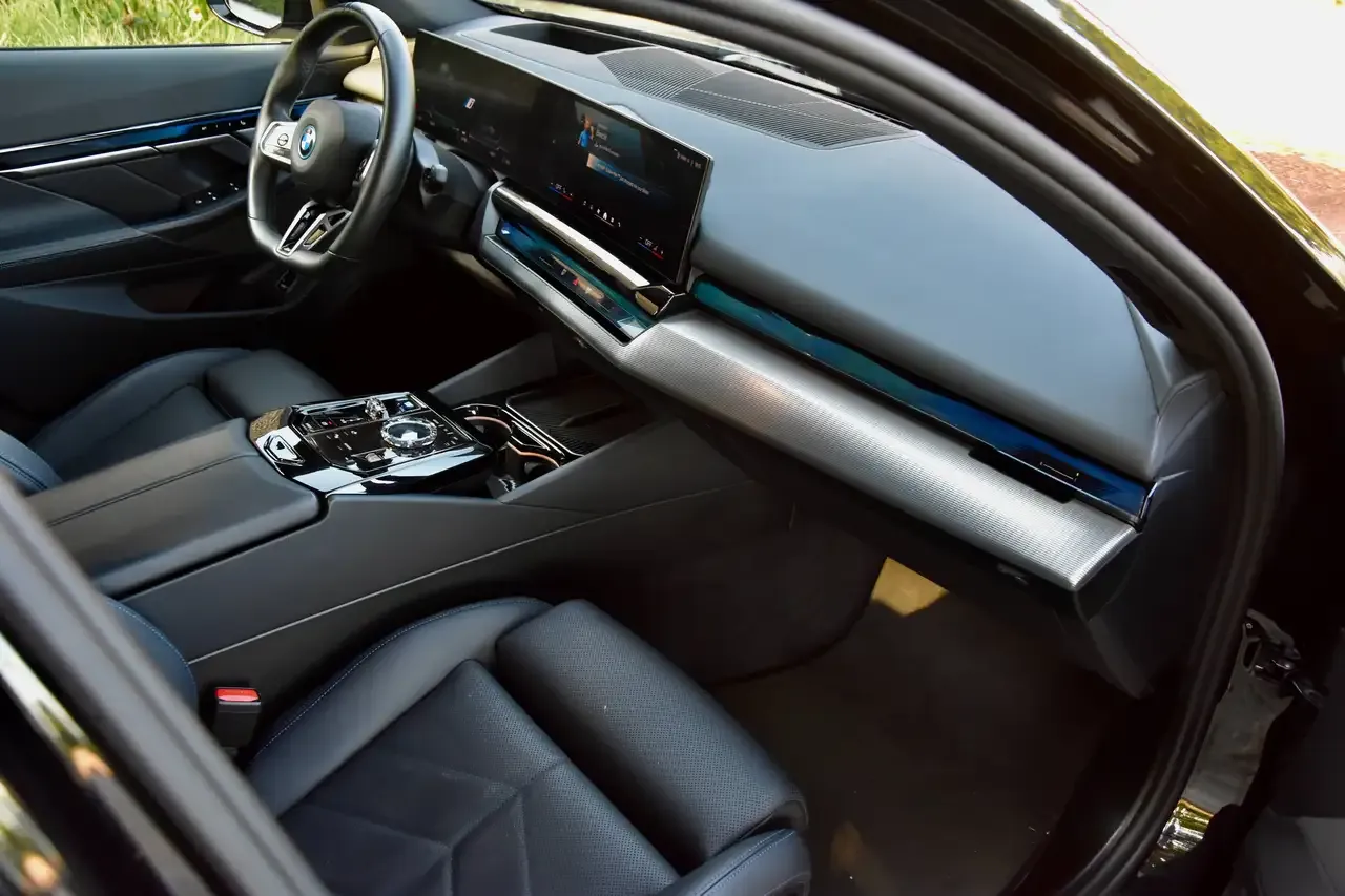 BMW i5 - 9