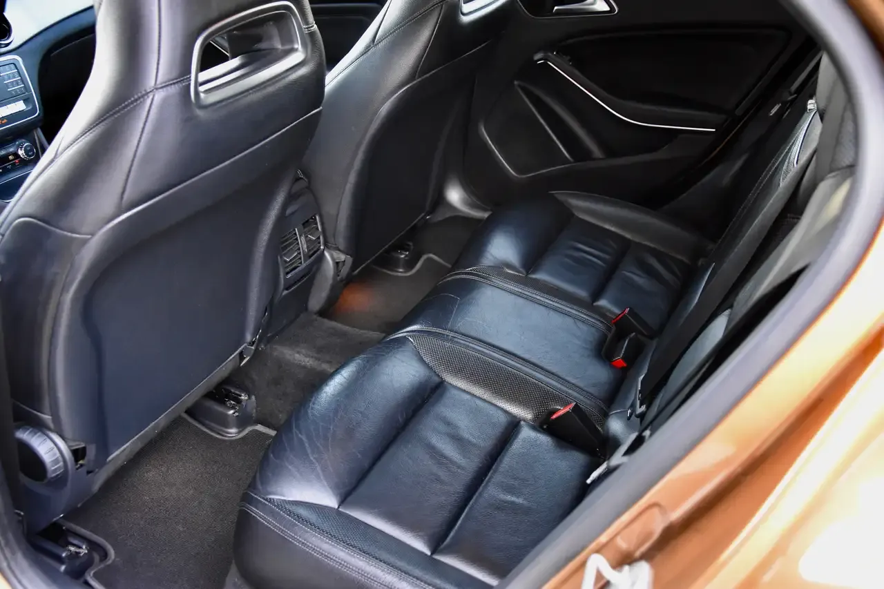 Mercedes-Benz GLA 200 - 11