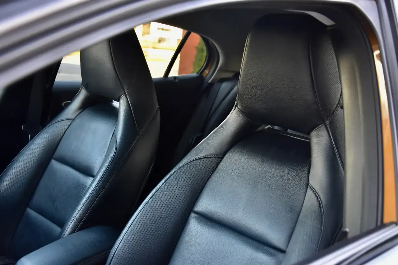 Mercedes-Benz GLA 200 - 12