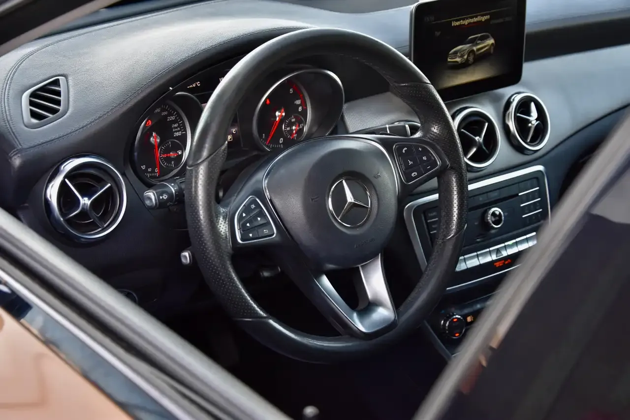 Mercedes-Benz GLA 200 - 13