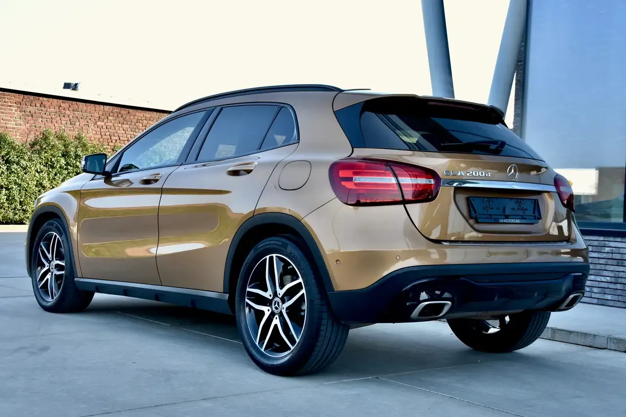Mercedes-Benz GLA 200 - 23
