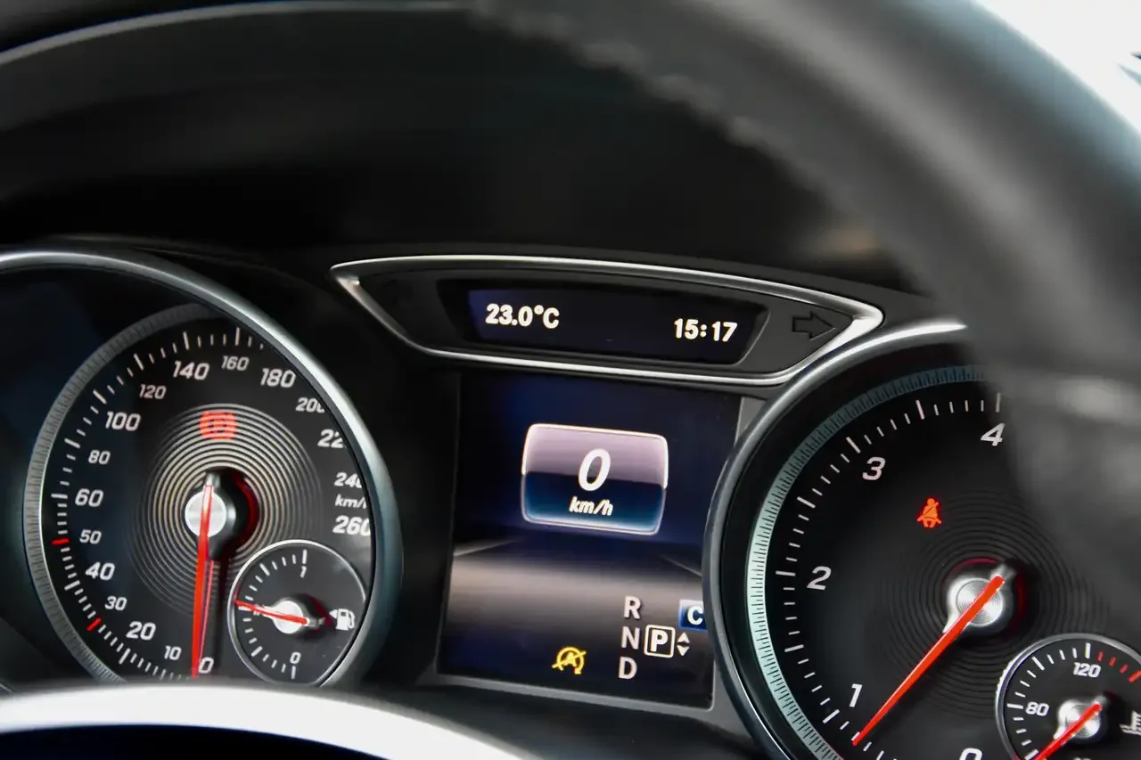 Mercedes-Benz GLA 200 - 4