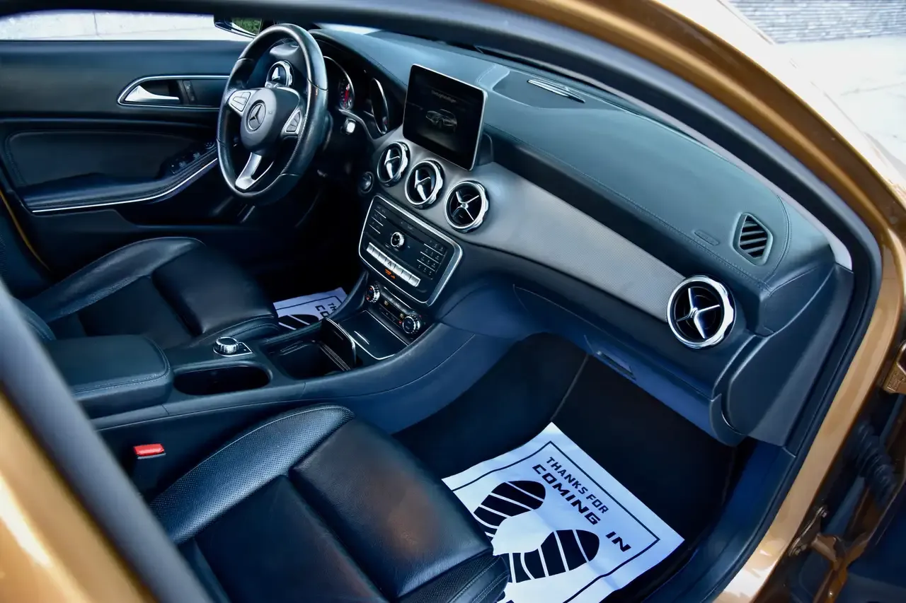 Mercedes-Benz GLA 200 - 8