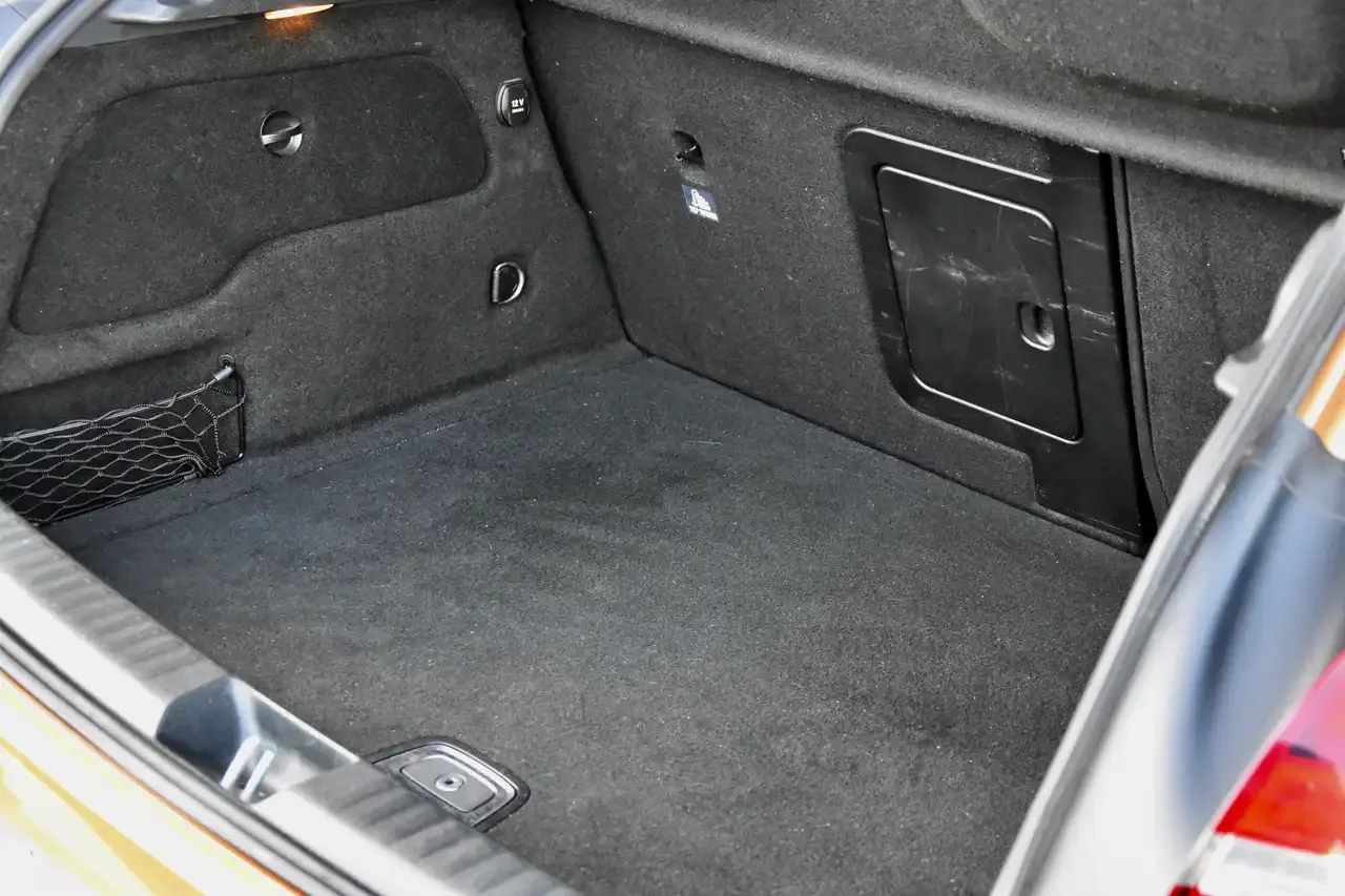 Mercedes-Benz GLA 200 - 9