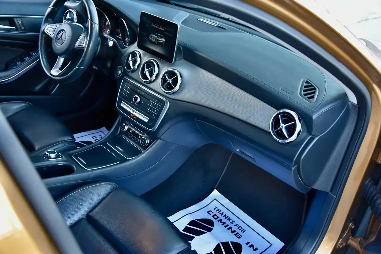 Mercedes-Benz GLA 200 - 10