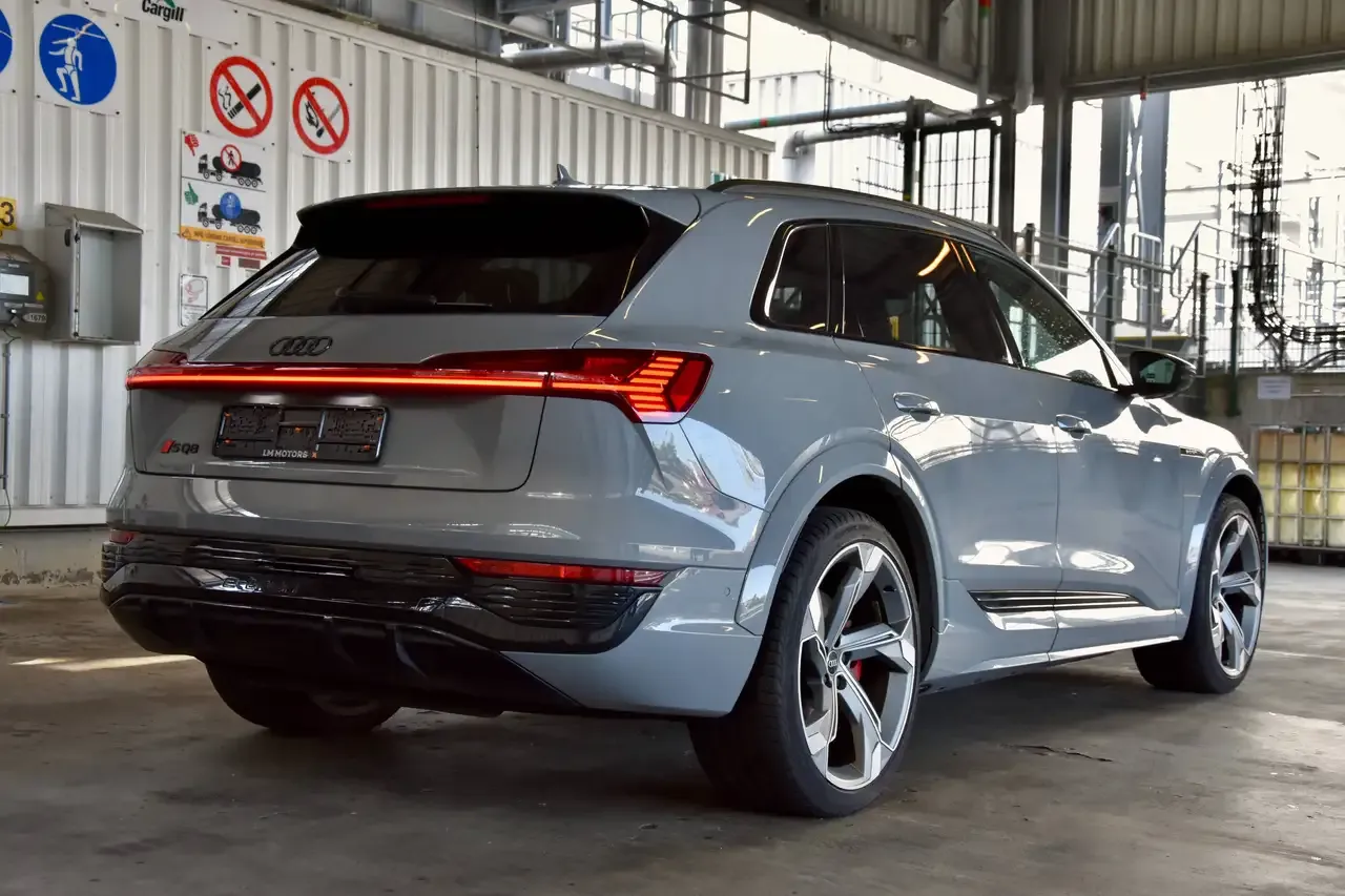Audi SQ8 e-tron - 12
