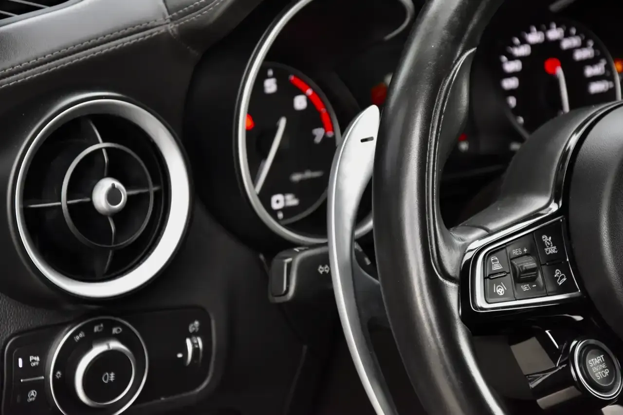 Alfa Romeo Stelvio - 11