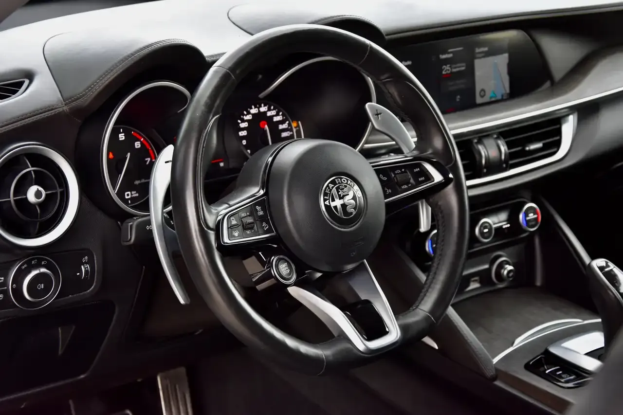 Alfa Romeo Stelvio - 12