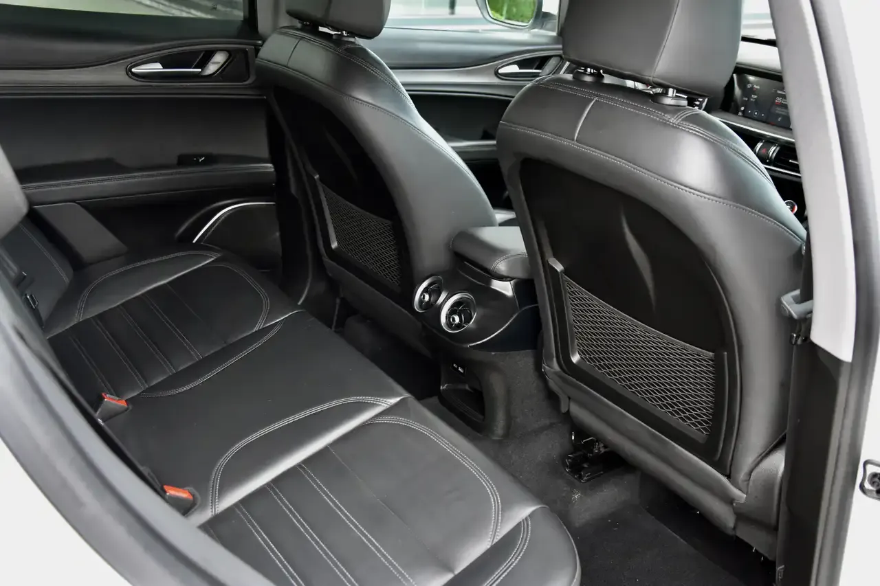 Alfa Romeo Stelvio - 15