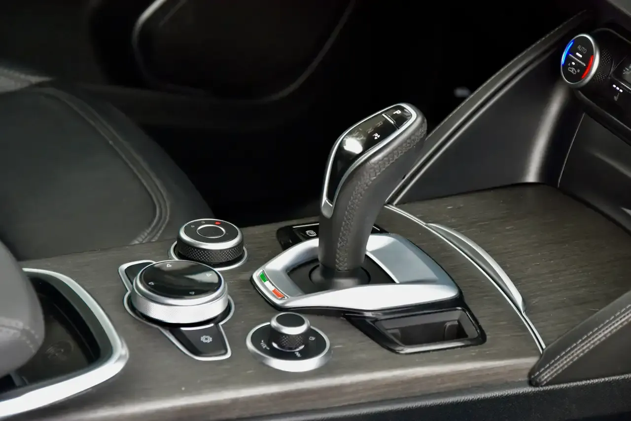 Alfa Romeo Stelvio - 19