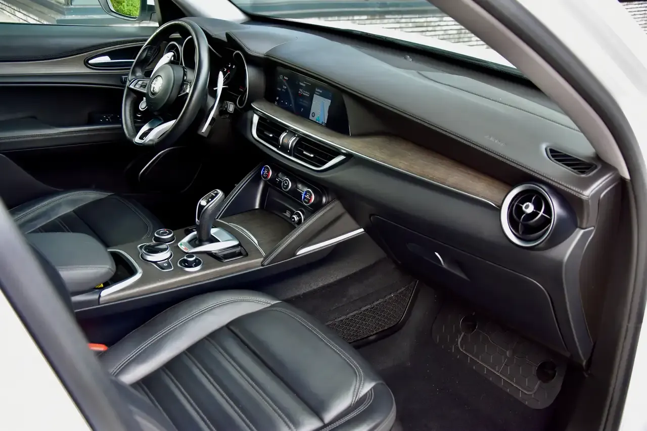 Alfa Romeo Stelvio - 20