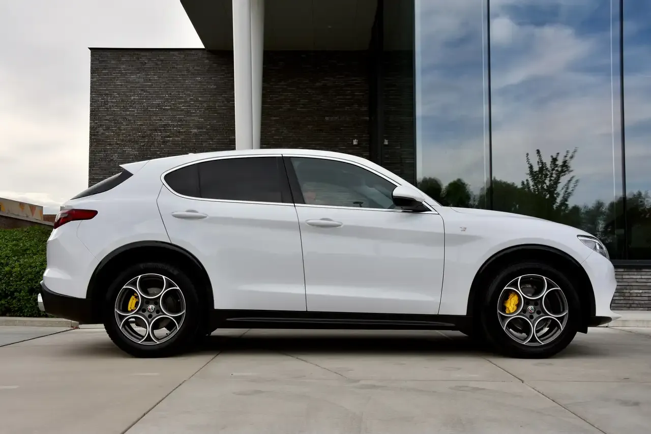 Alfa Romeo Stelvio - 22