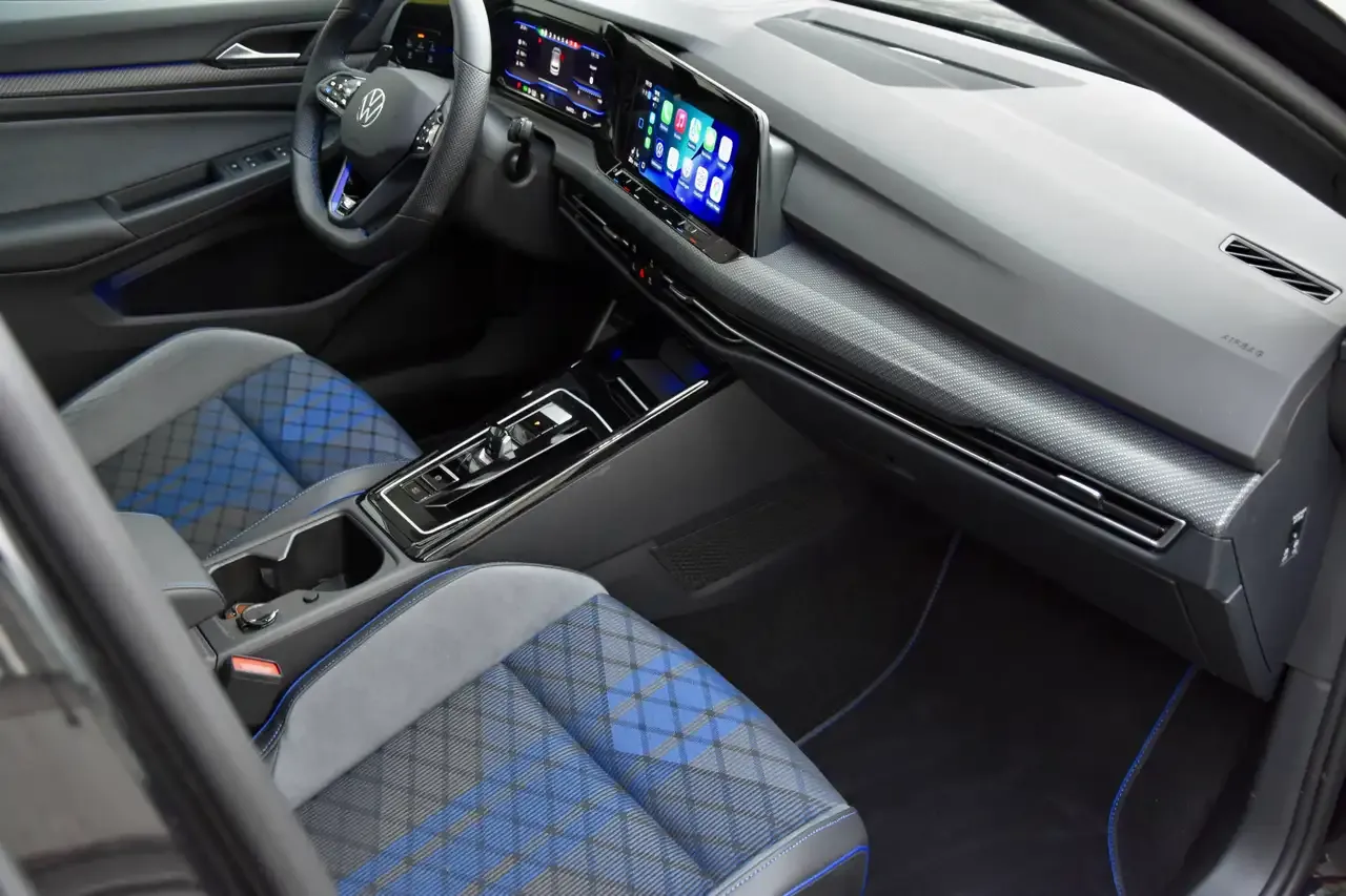 Volkswagen Golf R - 11