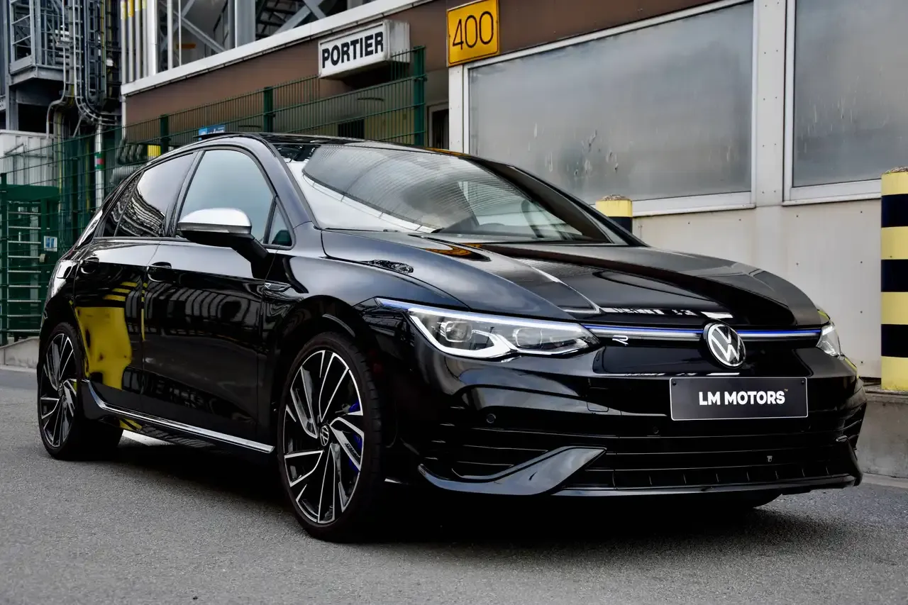 Volkswagen Golf R - 12