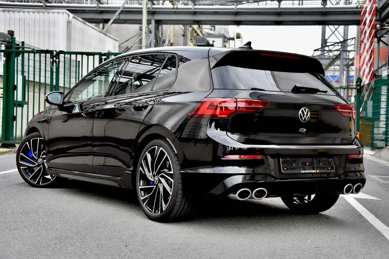 Volkswagen Golf R - 22
