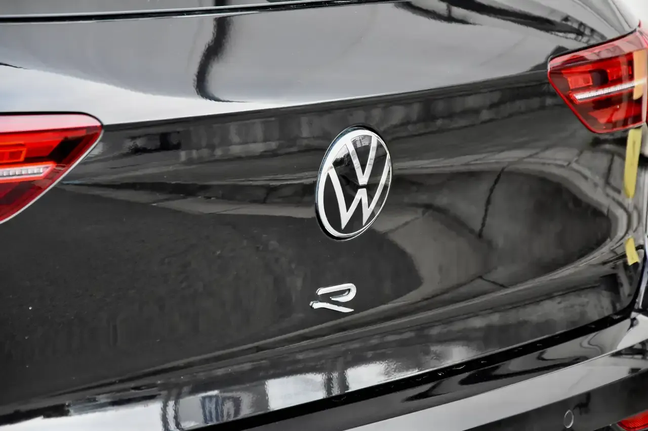 Volkswagen Golf R - 24
