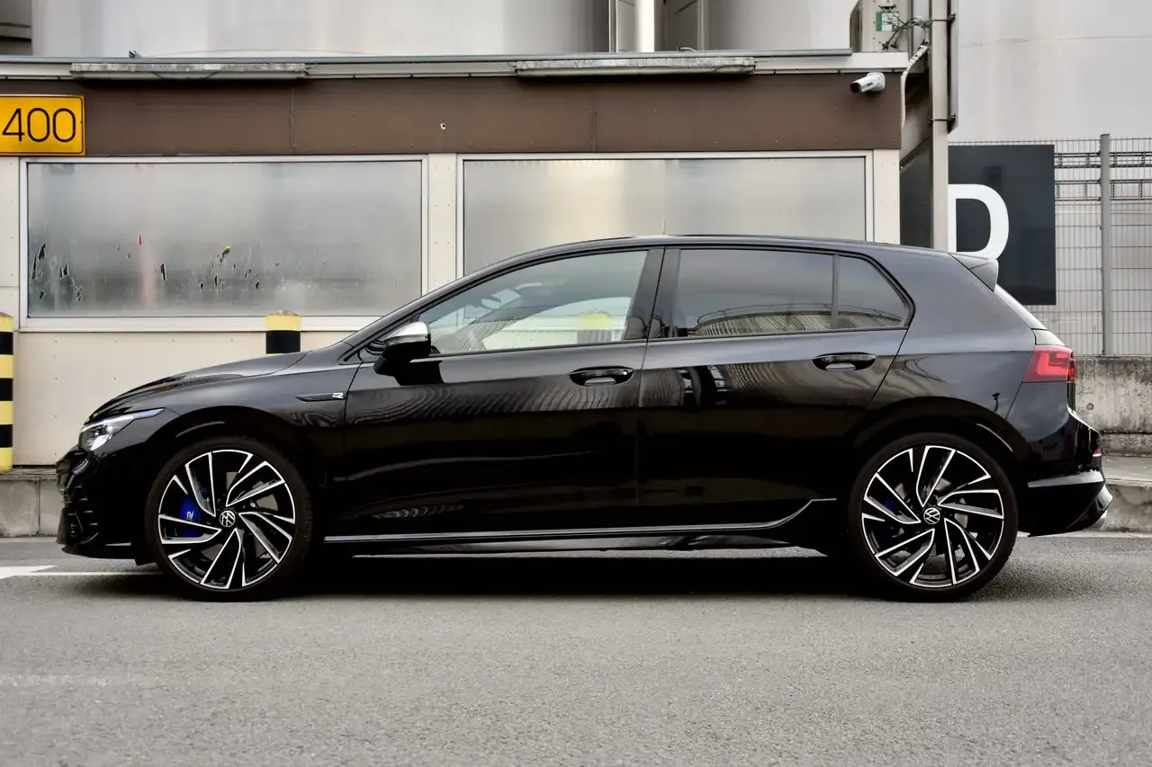 Volkswagen Golf R - 26