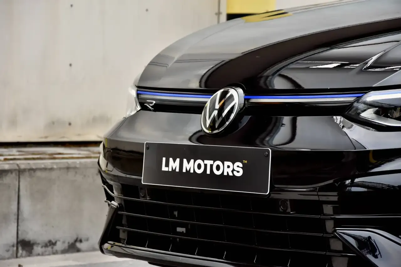 Volkswagen Golf R - 29