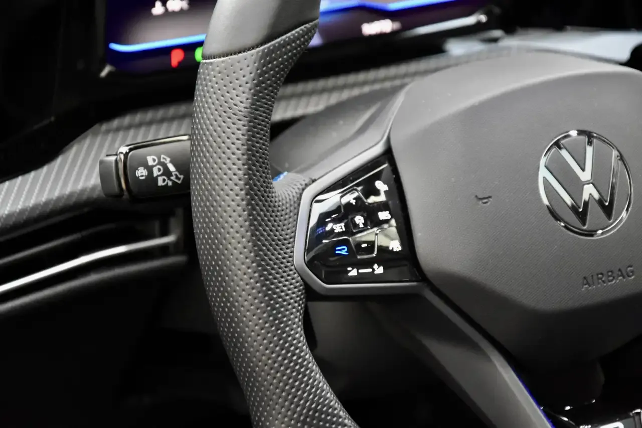Volkswagen Golf R - 7