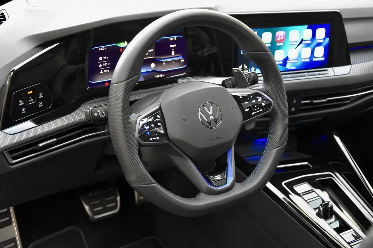 Volkswagen Golf R - 8