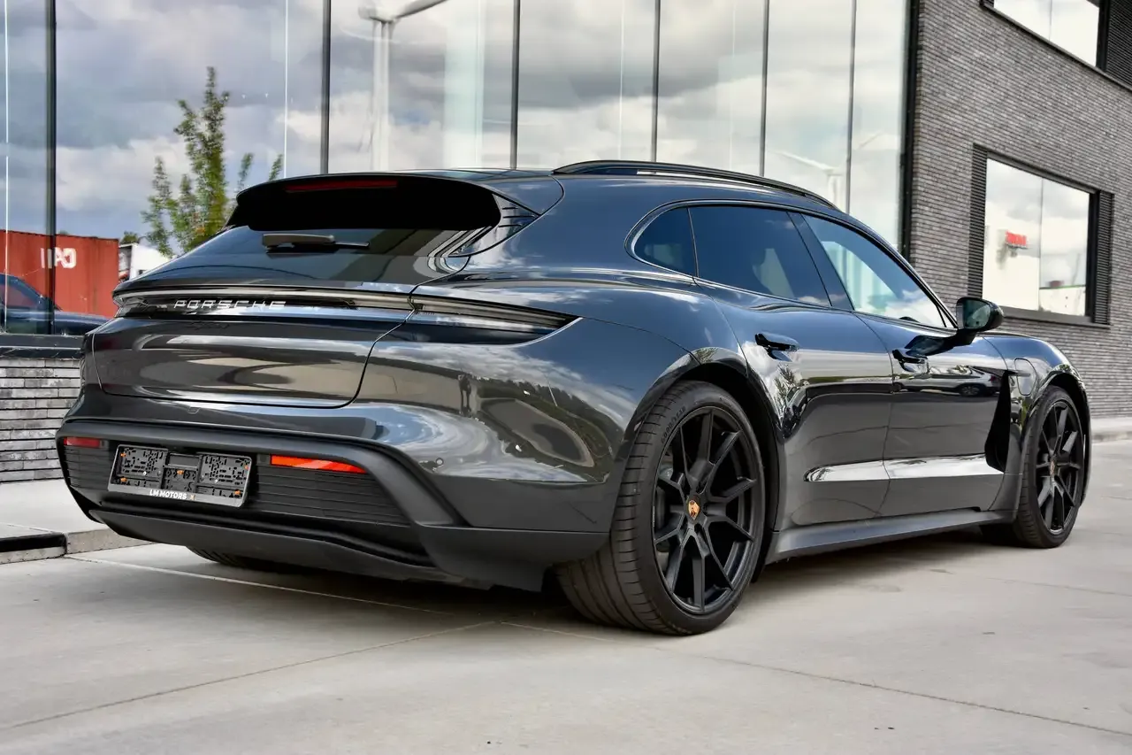 Porsche Taycan - 13