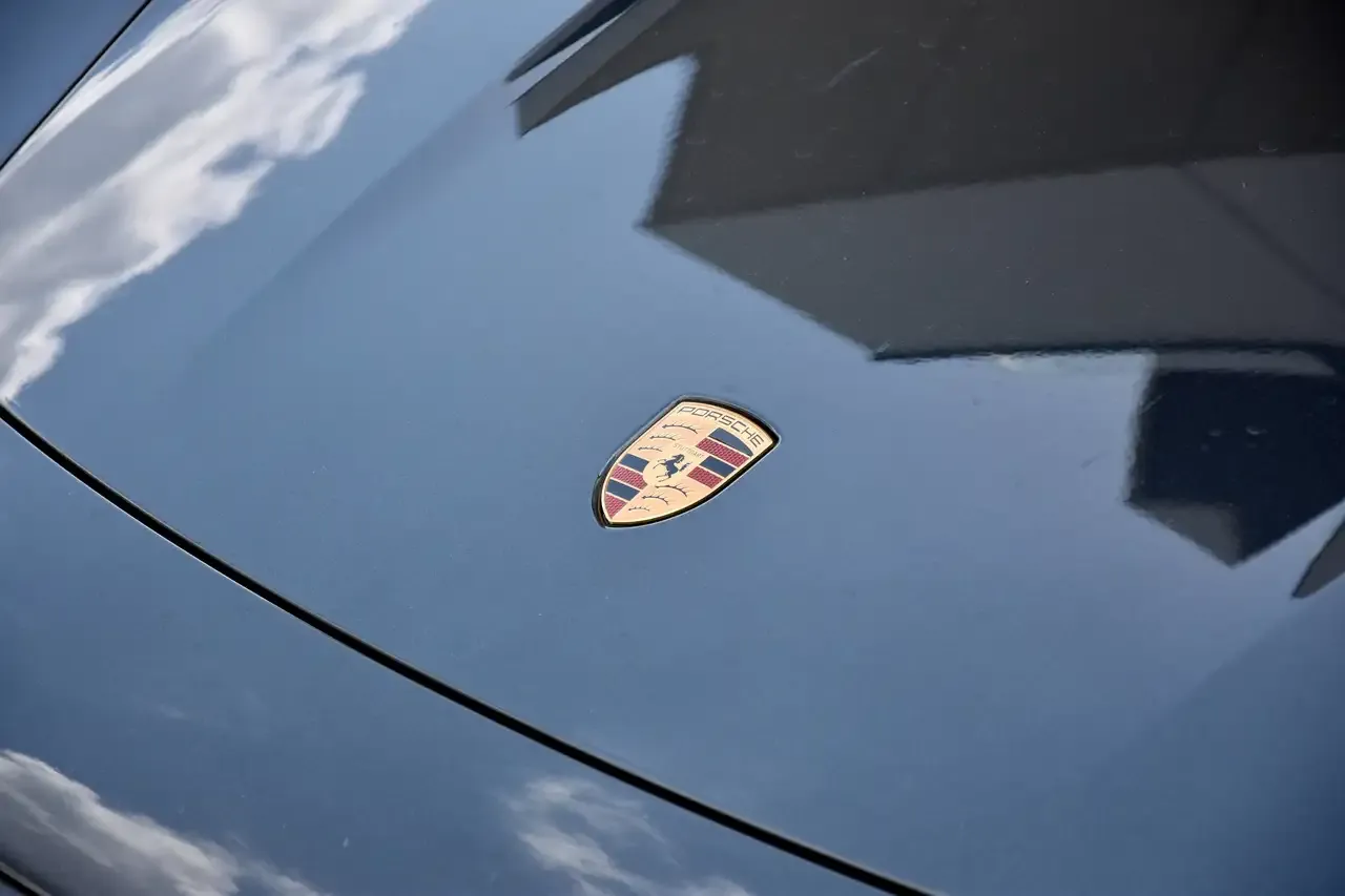 Porsche Taycan - 16