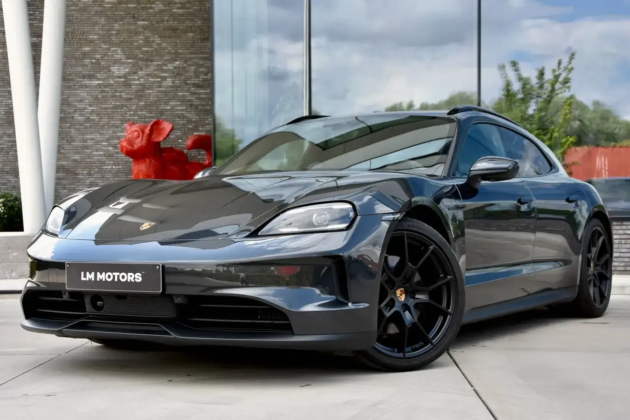Porsche Taycan - 17