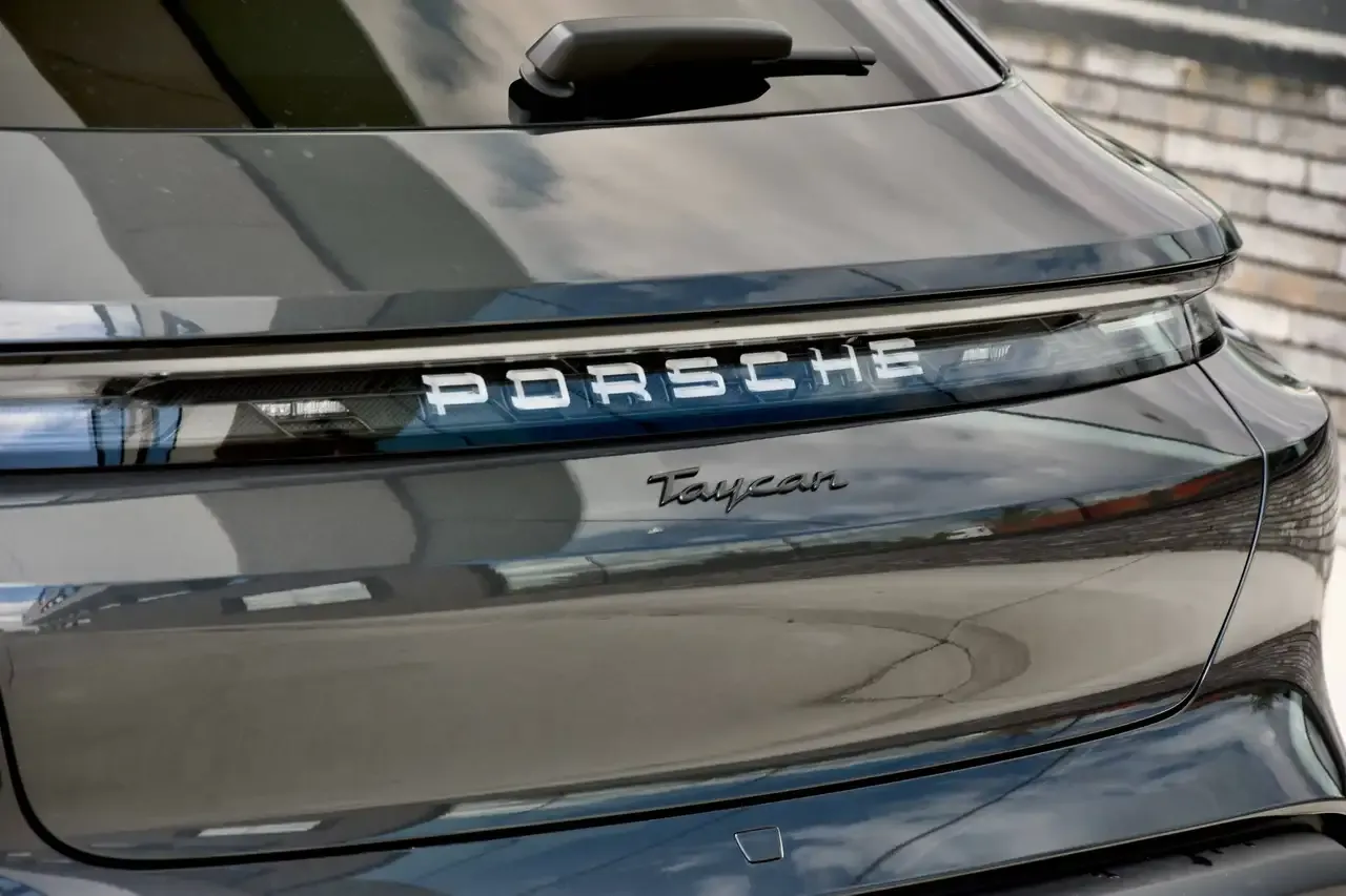 Porsche Taycan - 20
