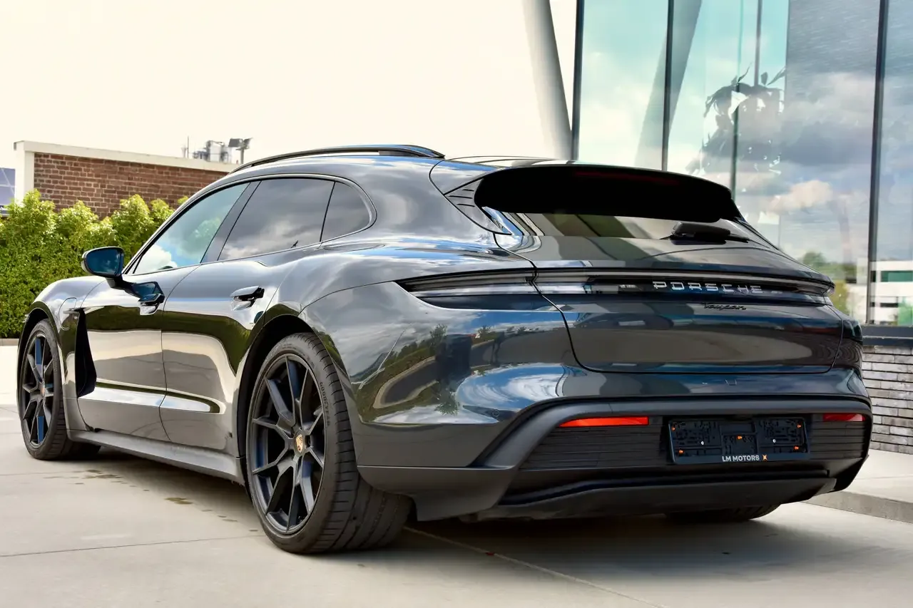 Porsche Taycan - 21