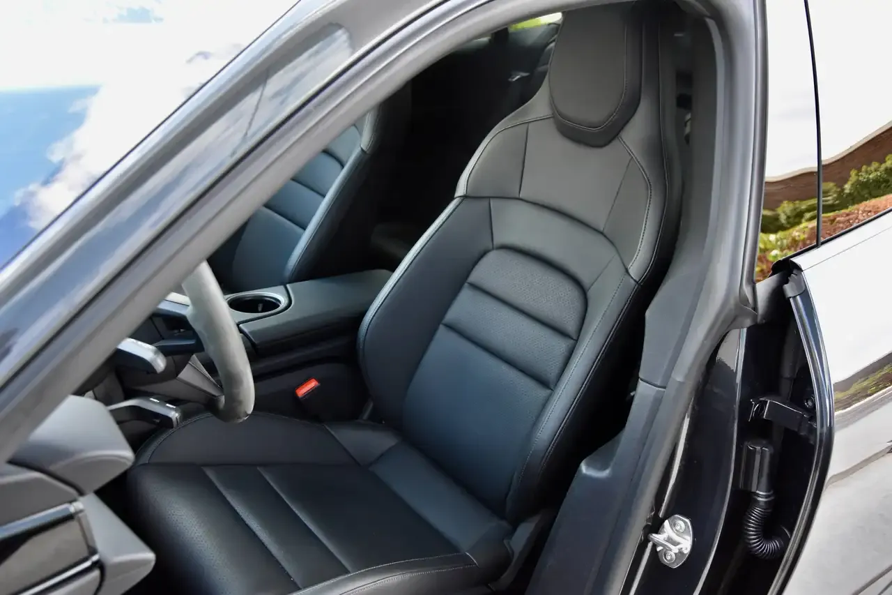 Porsche Taycan - 4