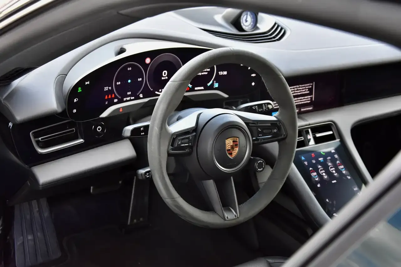 Porsche Taycan - 5